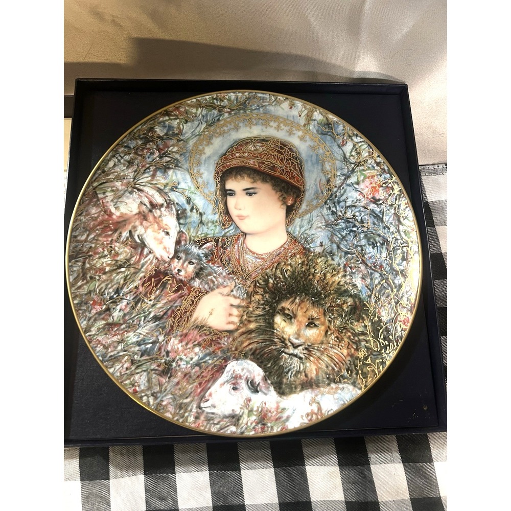 Edna Hibel Christmas Plate 1989 "Peaceful Kingdom"  w/ box & Cert (2567)‎